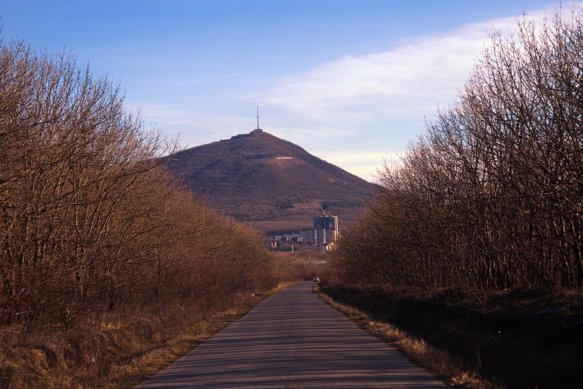 Дорога в город под горой - M Marikfoto