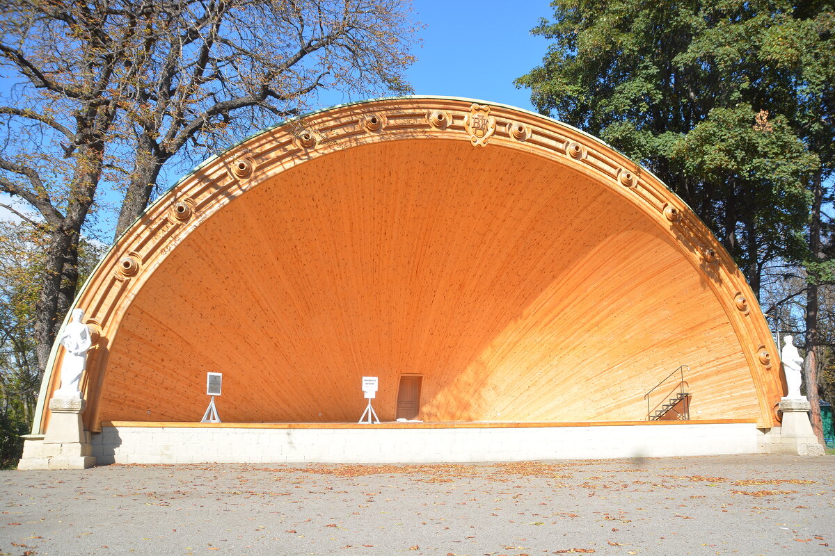 Кисловодск. Музыкальная раковина. - леонид логинов Кисловодск. Музыкальная раковина. - леонид логинов