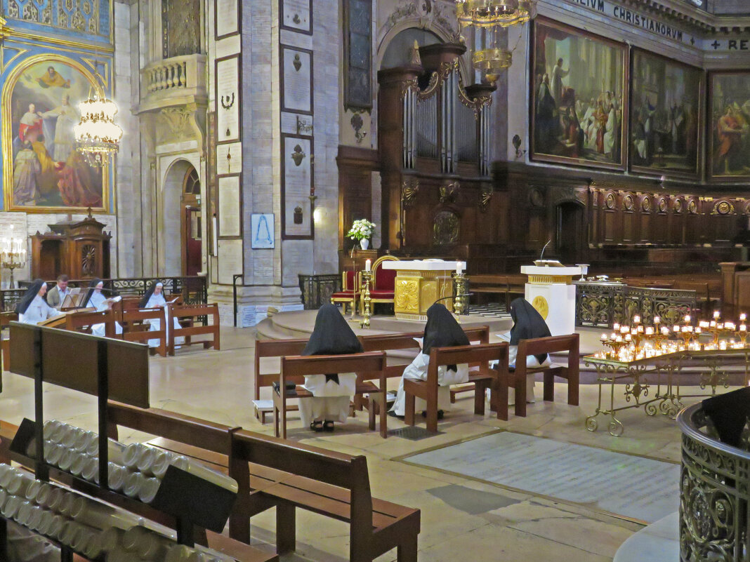 В церкви Нотр-Дам-де-Блан-Манто - ИРЭН@ . В церкви Нотр-Дам-де-Блан-Манто - ИРЭН@ .