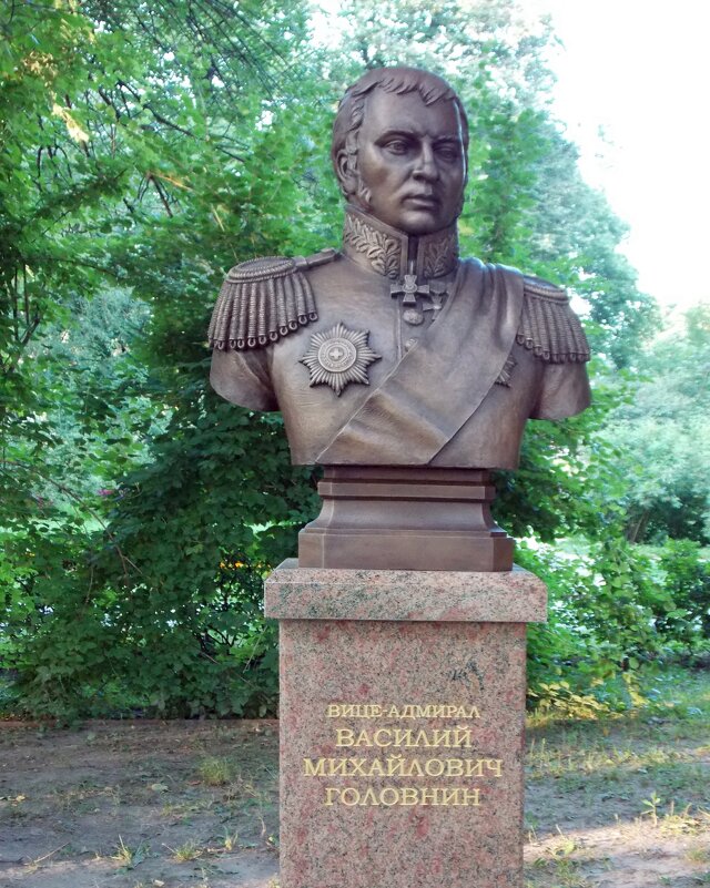 В парке (лето).Бюст вице-адмирала В.М.Головина - Galina Solovova В парке (лето).Бюст вице-адмирала В.М.Головина - Galina Solovova