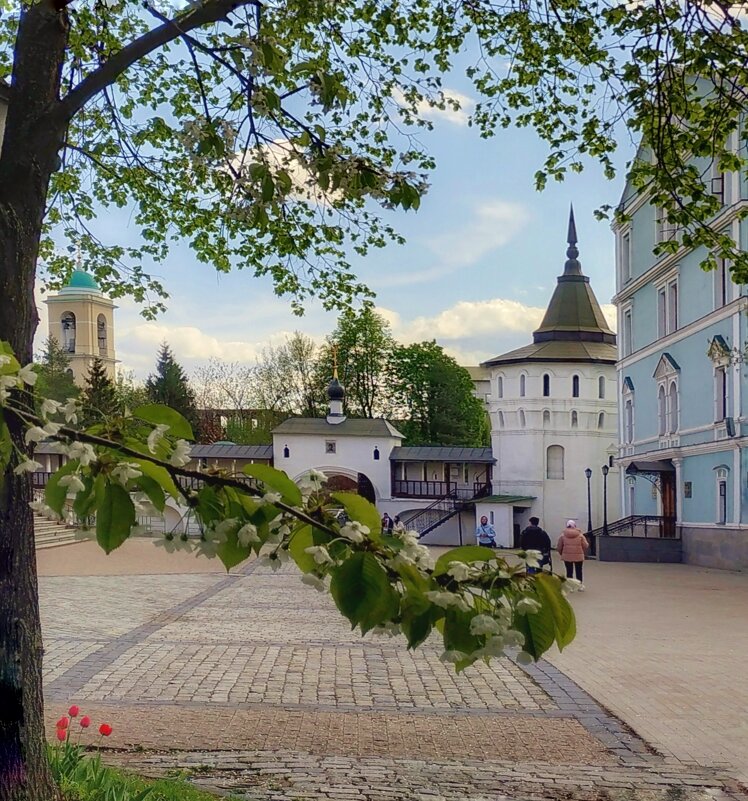 Весна в монастыре - Валентина. .