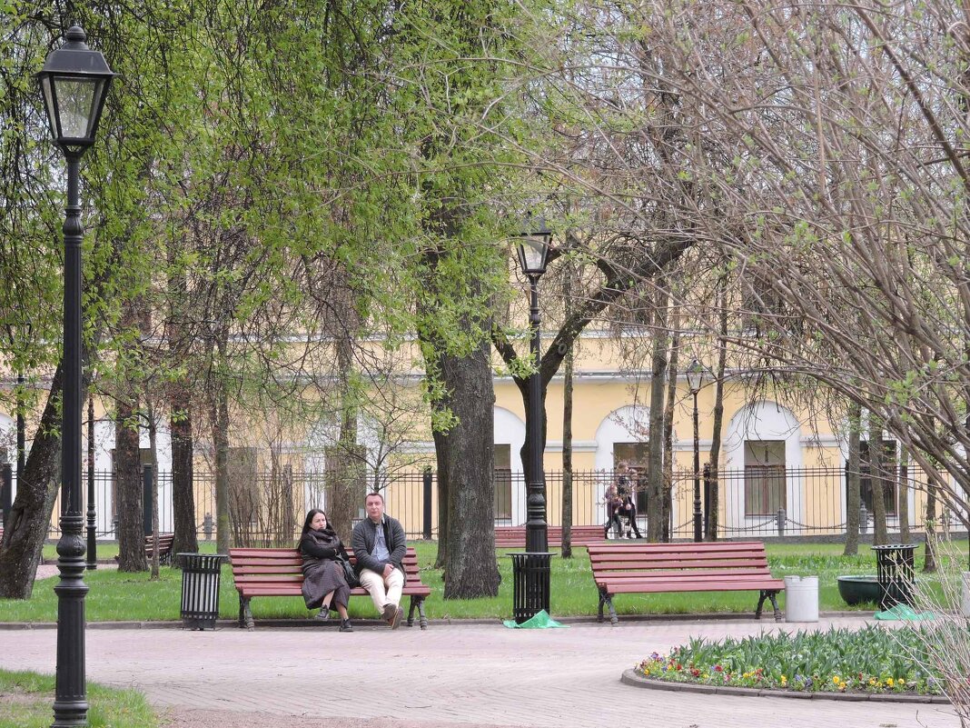 На скамейке в горсаду... - Мария Васильева