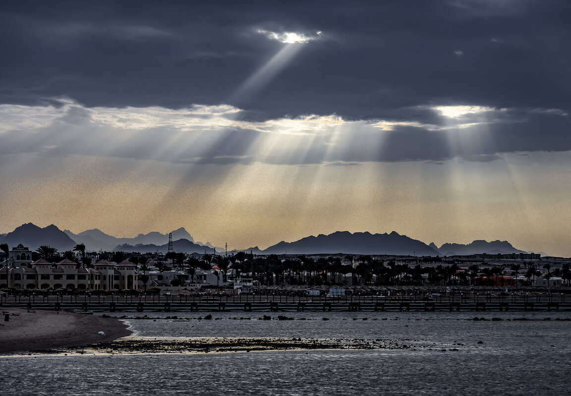 В ожидании грозы. Макади бей. Красное море. - Василий Ярославцев