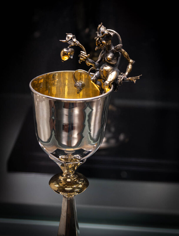 Кубок с чёртиком-искусителем. Фрагмент. - Геннадий Порохов Кубок с чёртиком-искусителем. Фрагмент. - Геннадий Порохов