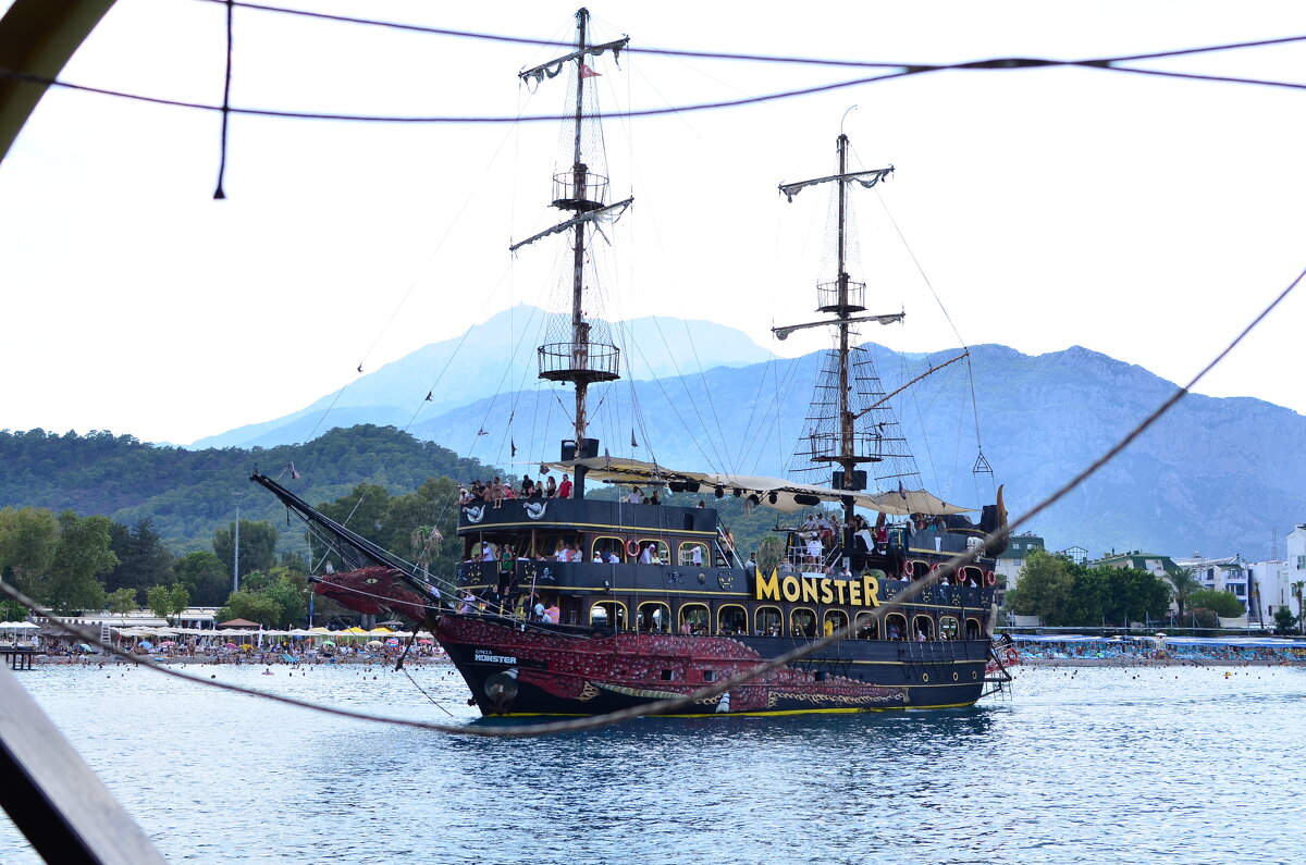 Море Средиземное Корабли...4 - александр донченко