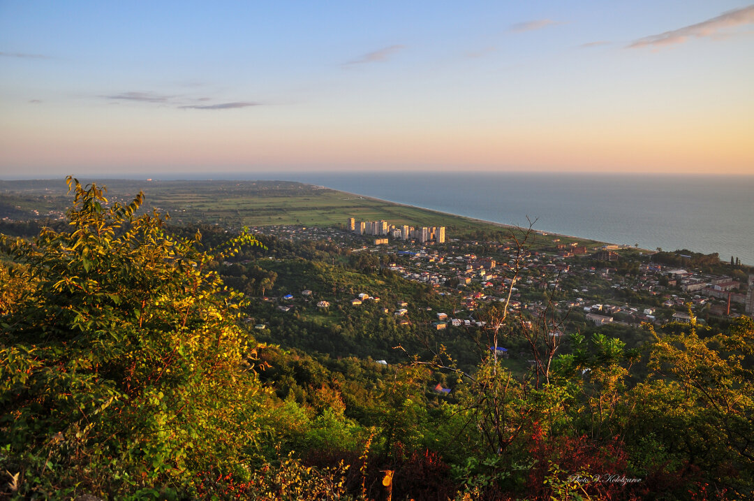 Гагры на закате - Василий Колобзаров