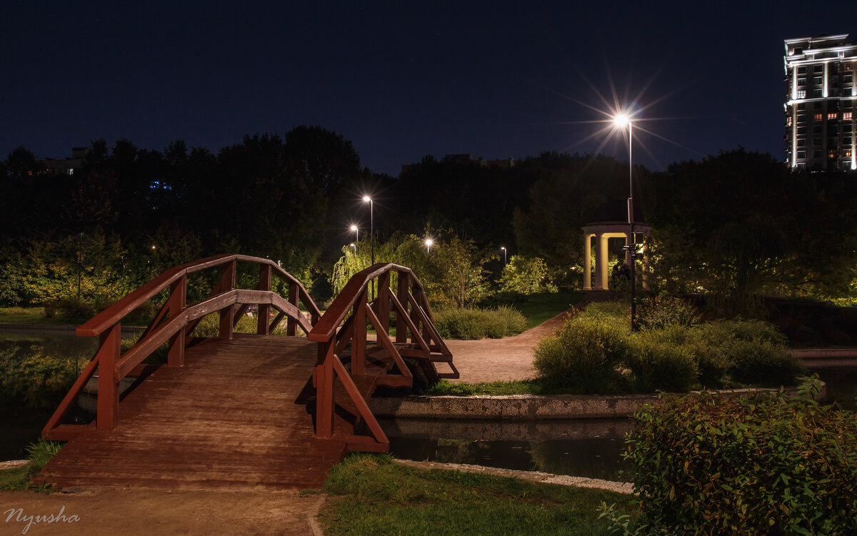 Поздним вечером в парке - Nyusha . Поздним вечером в парке - Nyusha .
