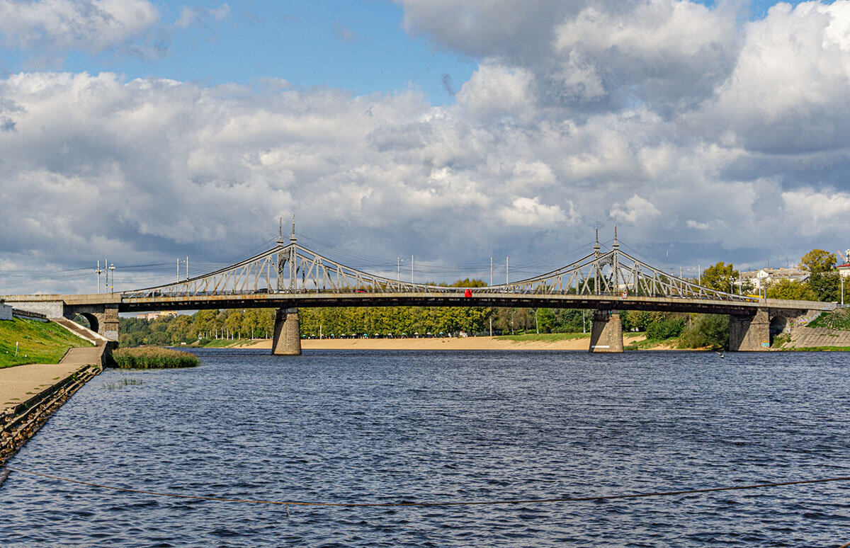 Через Волгу - Ирина Соловьёва Через Волгу - Ирина Соловьёва
