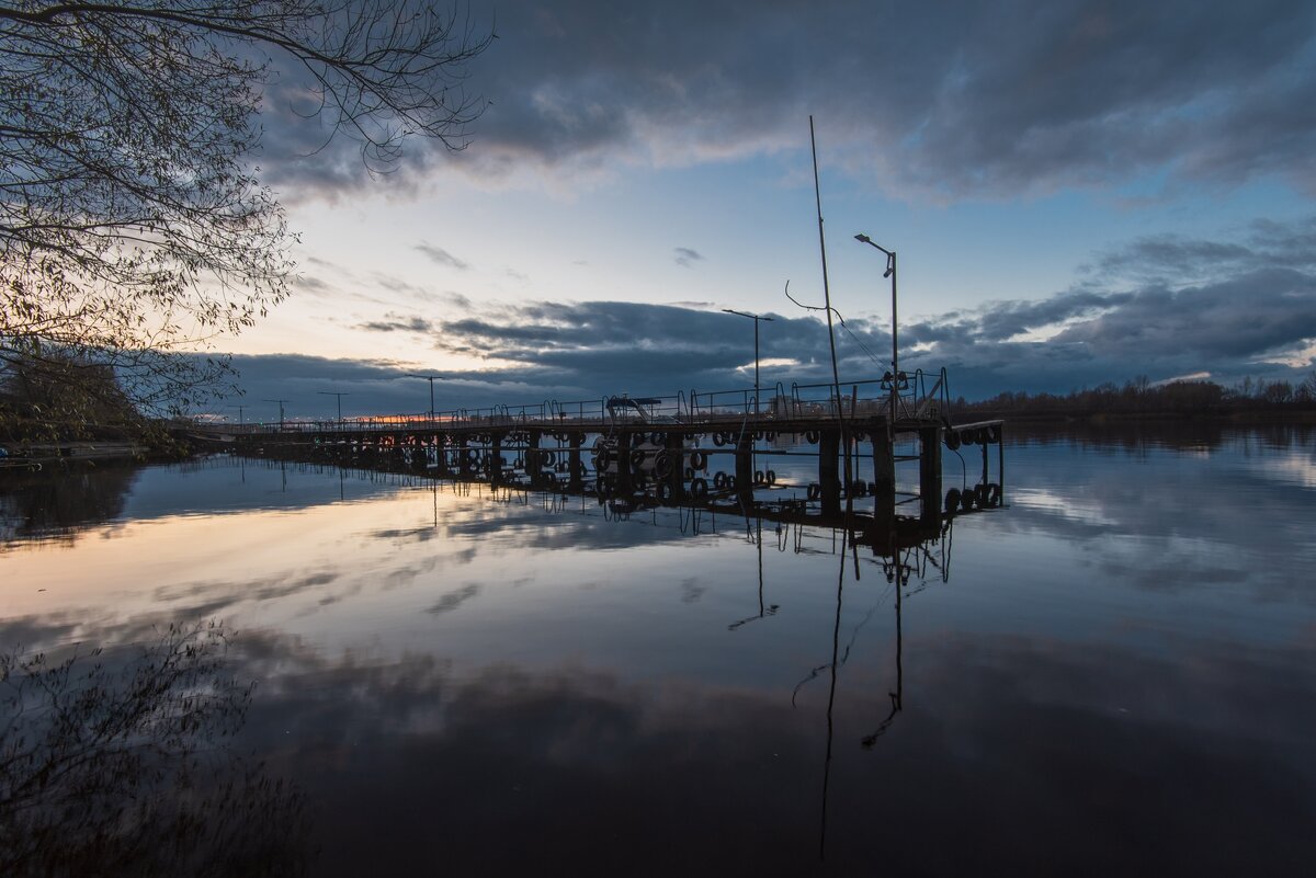 Яхт-клуб осенним вечером. - Виктор Евстратов Яхт-клуб осенним вечером. - Виктор Евстратов