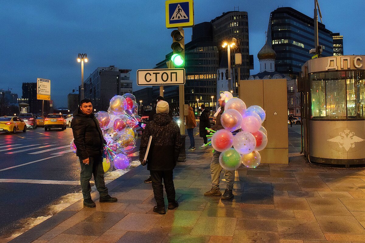 - Купите воздух в новогодней упаковке. - Татьяна Помогалова