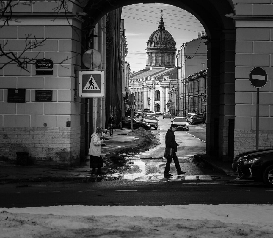 На площади Ломоносова - Магомед .