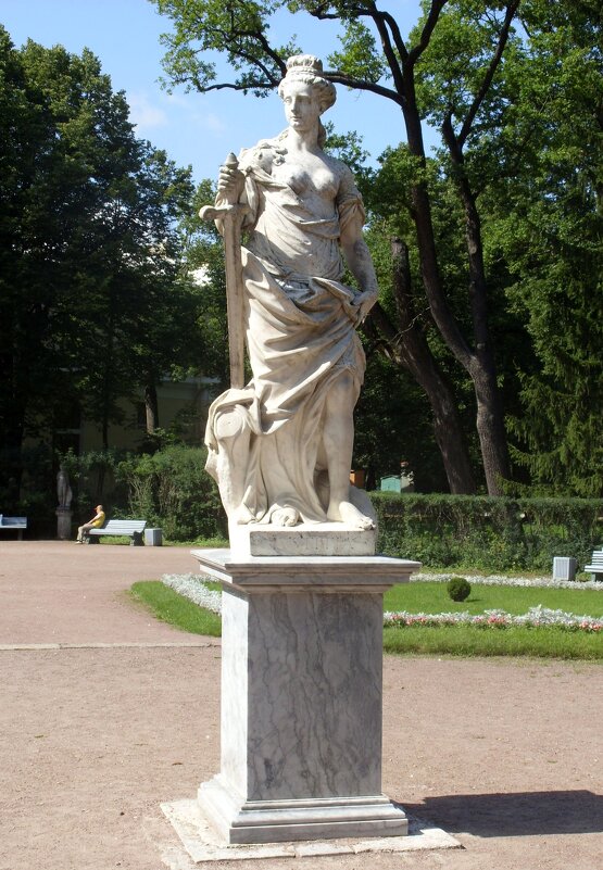 Статуя Правосудия. Павловский парк. - Ирина ***