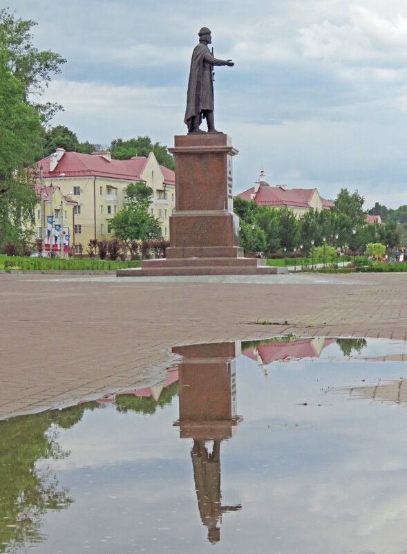 Памятник Князю Владимиру на набережной Днепра. - ИРЭН@ .