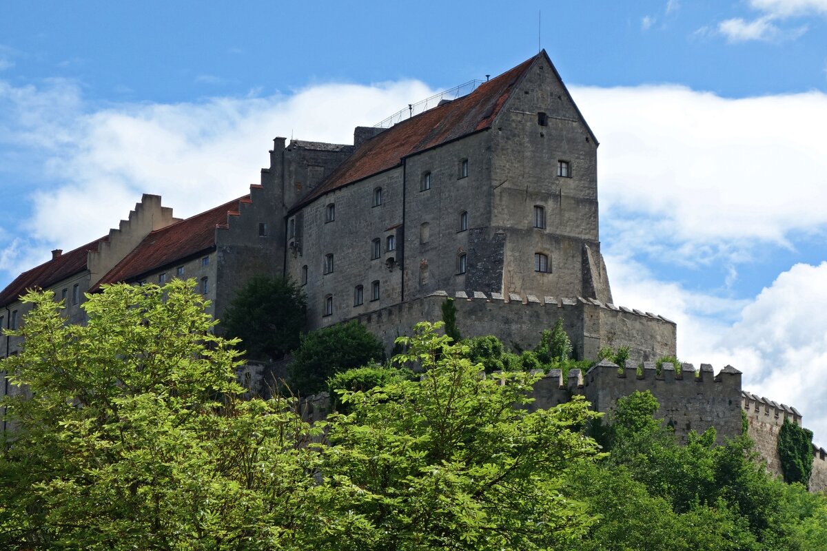 Замок Бургхаузен (нем. Burg zu Burghausen) - Галина 