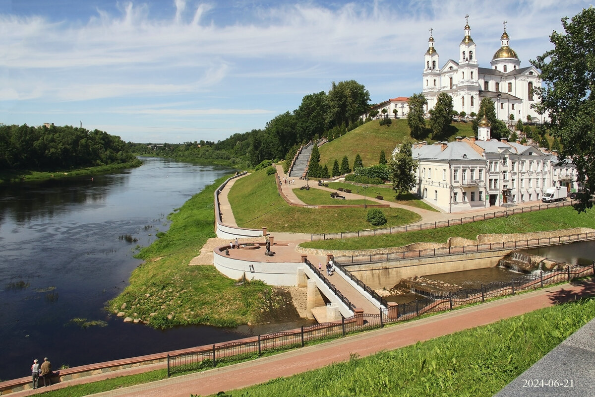 *** - Роланд Дубровский