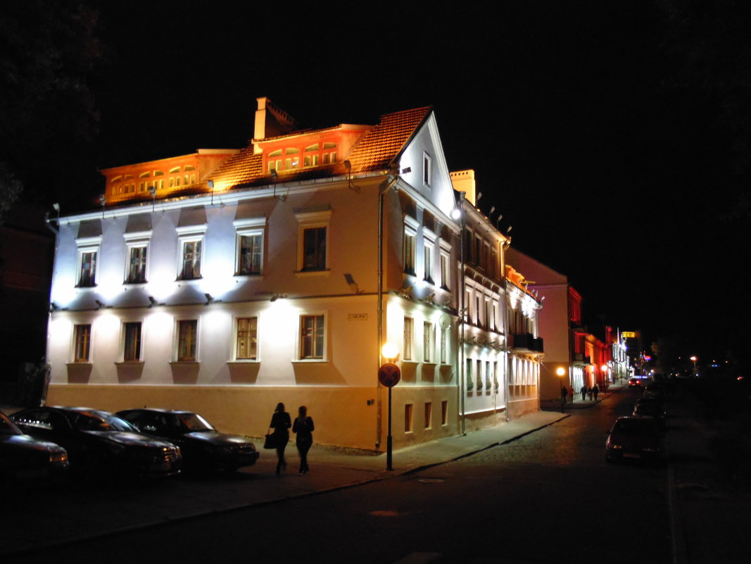 Троецкое предместье - старый Минск поздним воскресным вечером - Владислав Писаревский Троецкое предместье - старый Минск поздним воскресным вечером - Владислав Писаревский