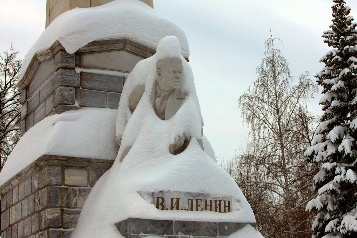 Ильич в снежной шубке. - Николай Рубцов