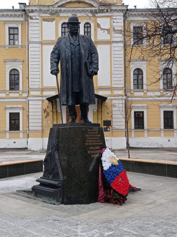 Неожиданный памятник - Александр Чеботарь