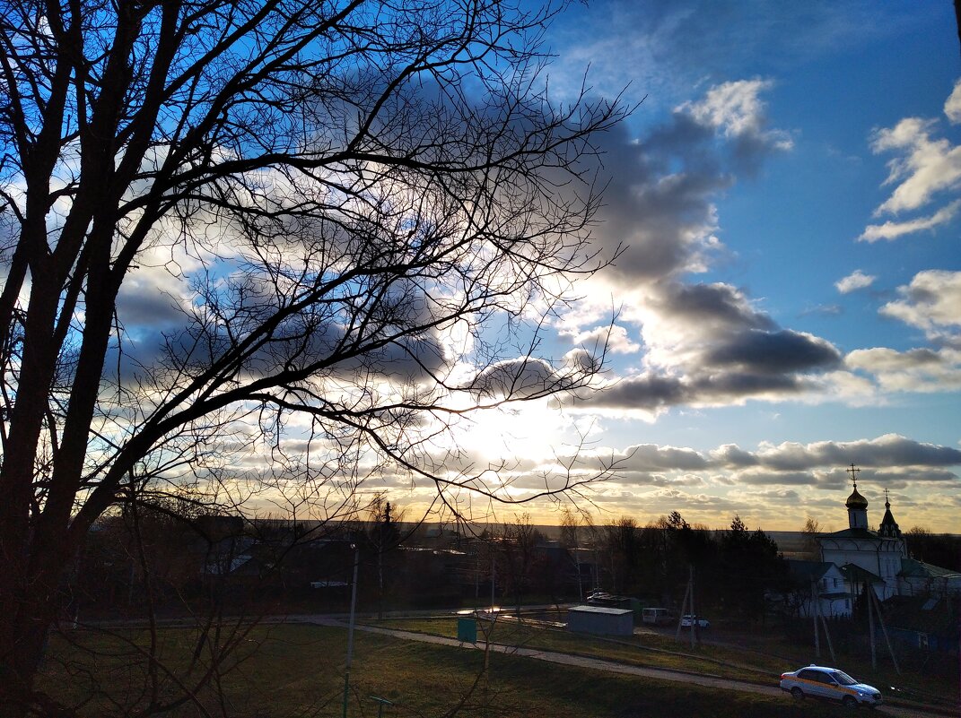 ТАКОЕ РАЗНОЕ НЕБО - Елена Семигина ТАКОЕ РАЗНОЕ НЕБО - Елена Семигина