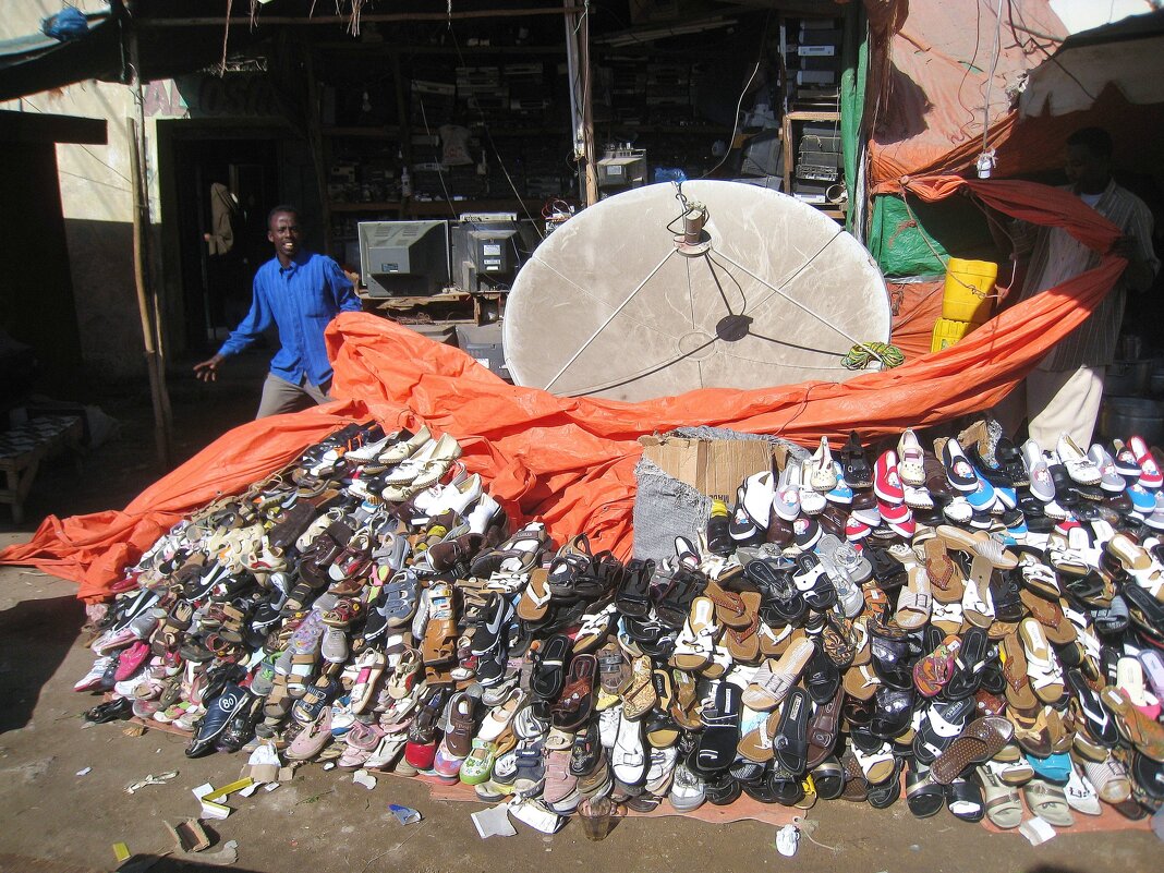 - Купи ботинки!? Распродажа! Лабутены тоже есть! - unix (Илья Утропов)