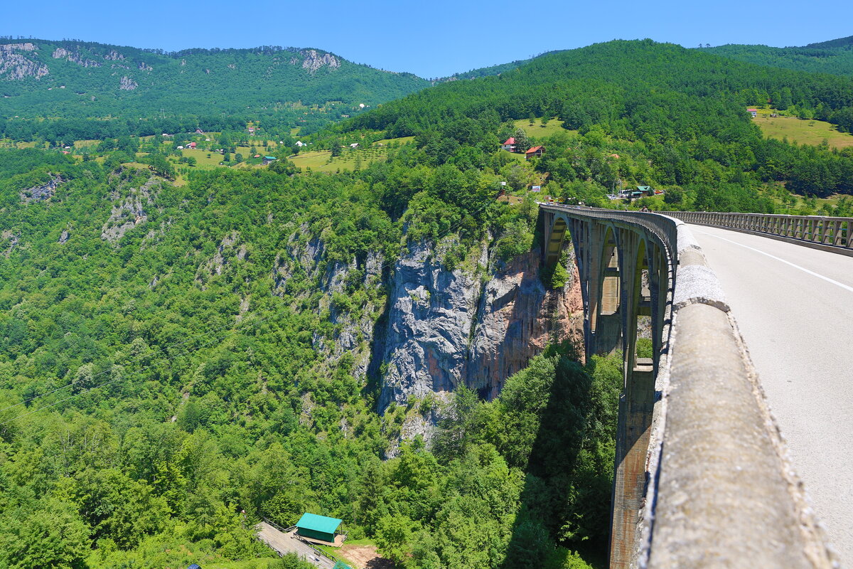 Сохранившийся мост - Евгений +