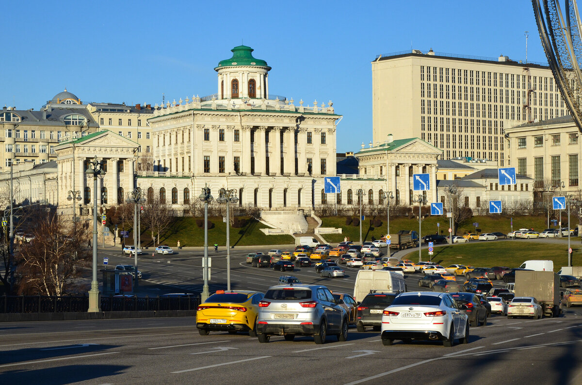 Москва. Январский солнечный день. Дом Пашкова. - Наташа *****