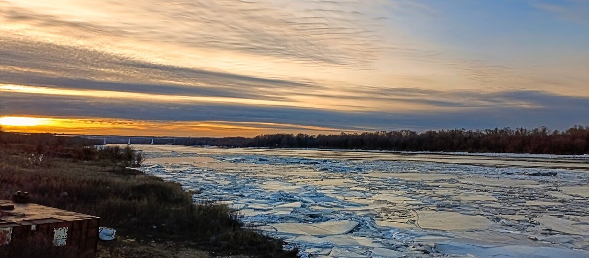Январский ледоход на Оке. - Михаил Столяров Январский ледоход на Оке. - Михаил Столяров