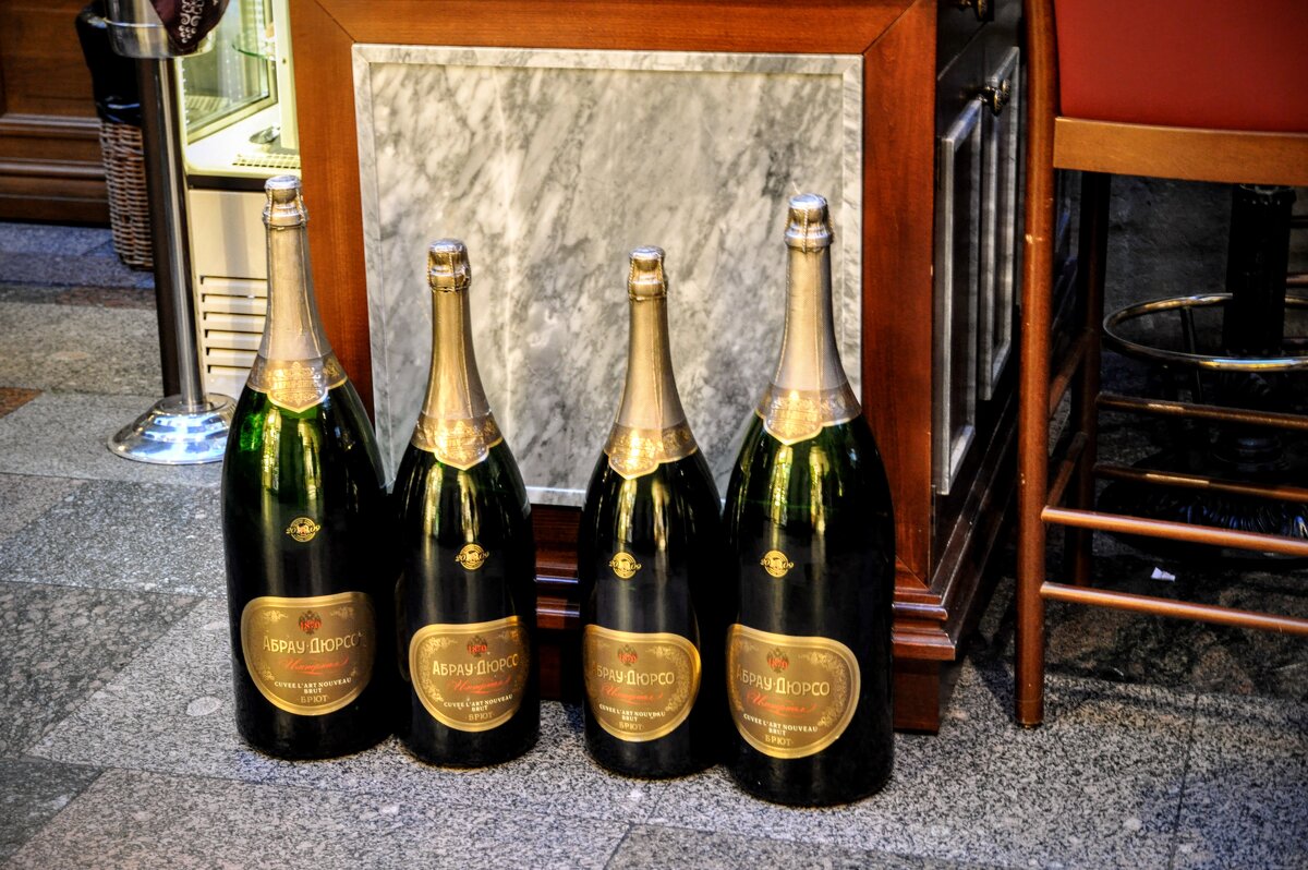 Угощаю , друзья ! - Анатолий Колосов Угощаю , друзья ! - Анатолий Колосов