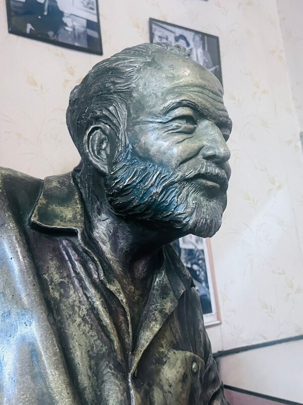 Эрнест Хемингуэй - Александра Николаева