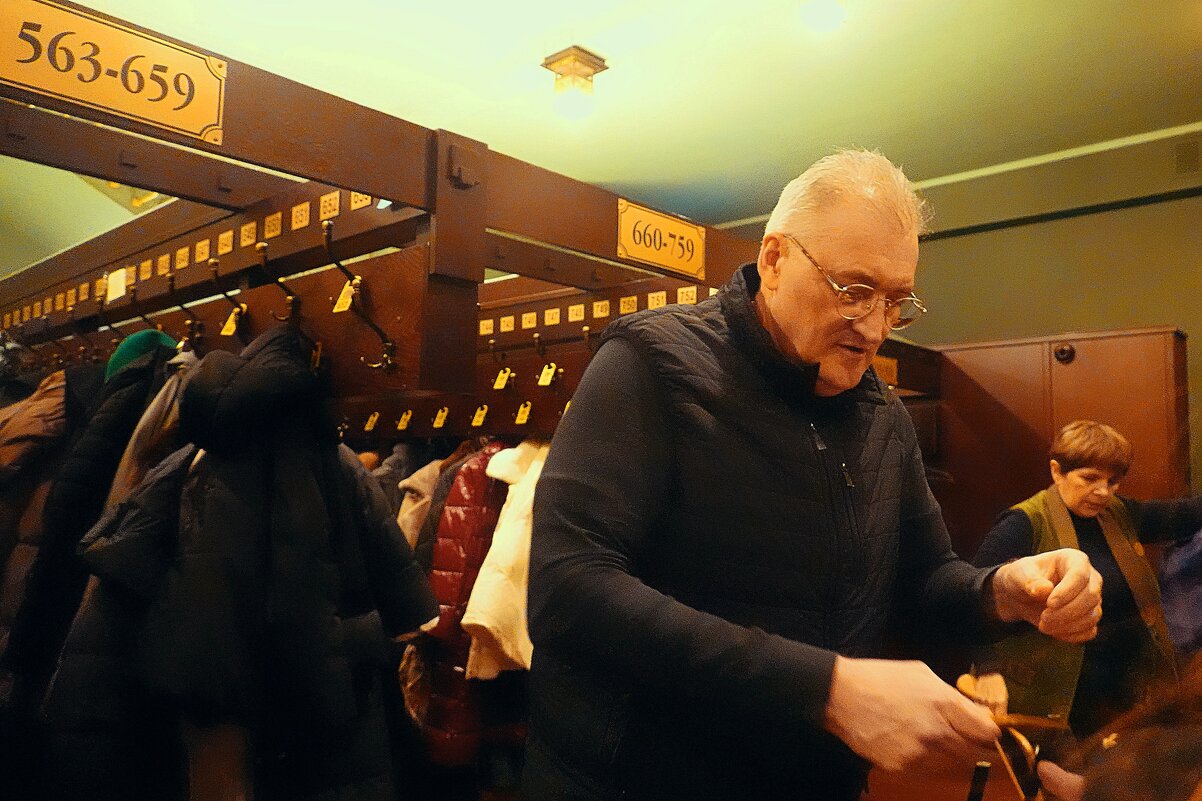 Театр начинается с вешалки. - Татьяна Помогалова Театр начинается с вешалки. - Татьяна Помогалова