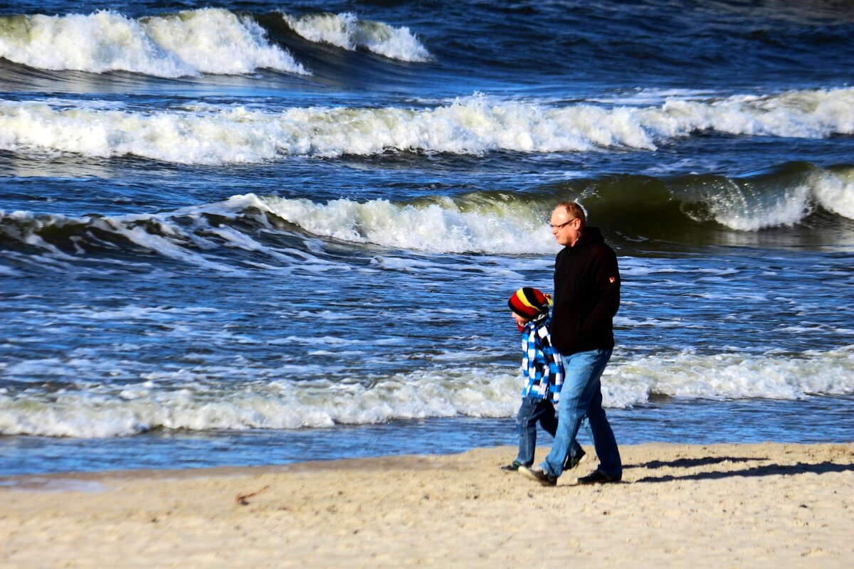 С папкой волны не страшны - Юрий. Шмаков