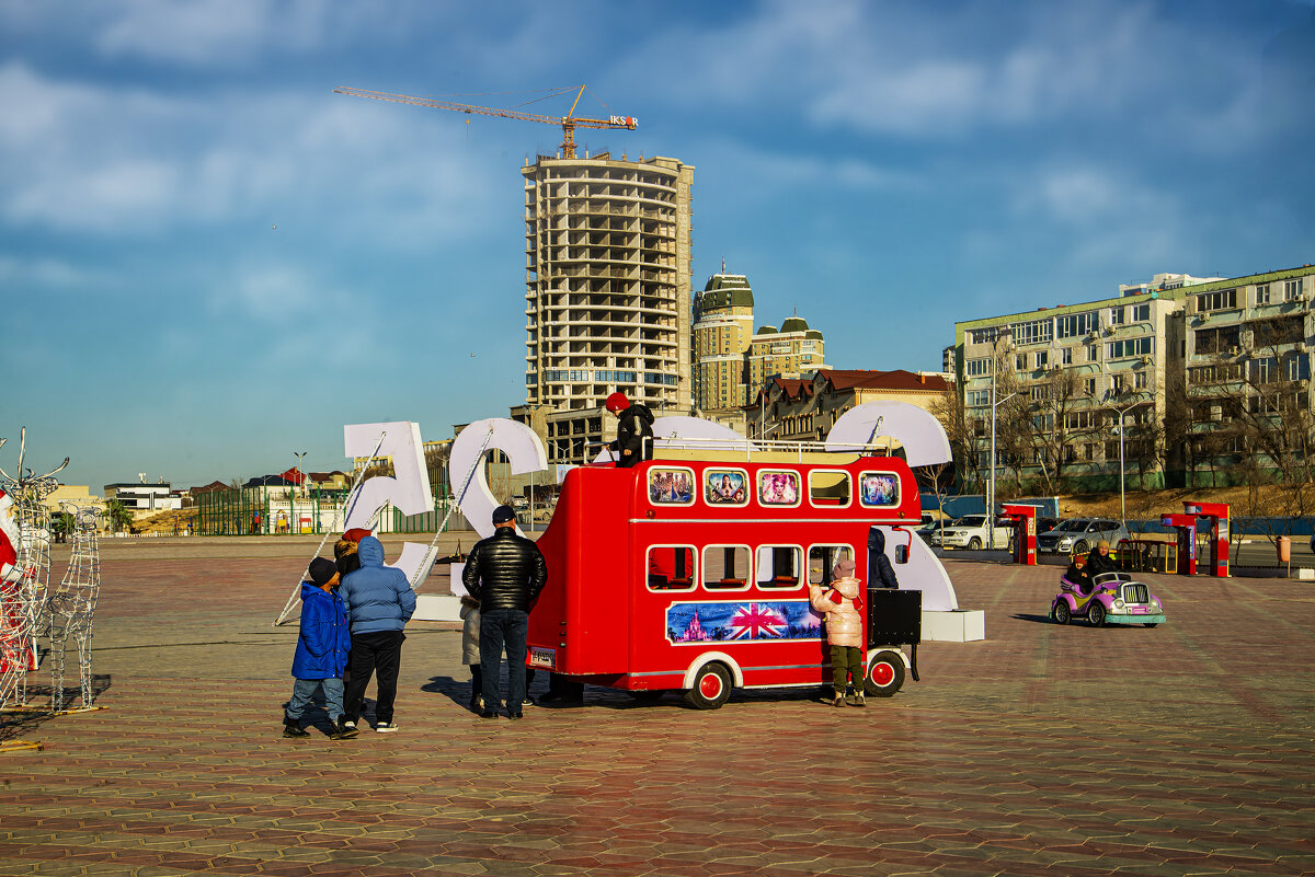 На площади - Анатолий Чикчирный На площади - Анатолий Чикчирный