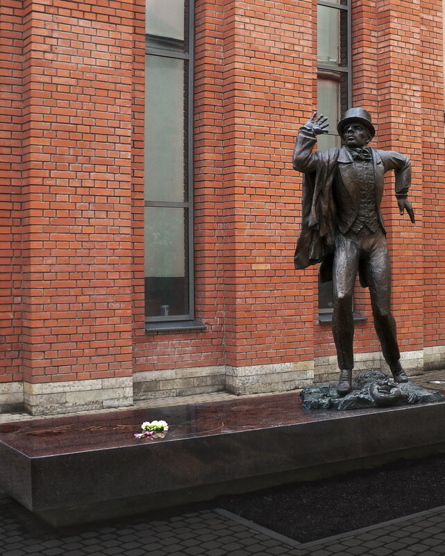 Памятник Всеволоду Мейерхольду / скульптор Алексей Архипов / 2023 - zavitok *