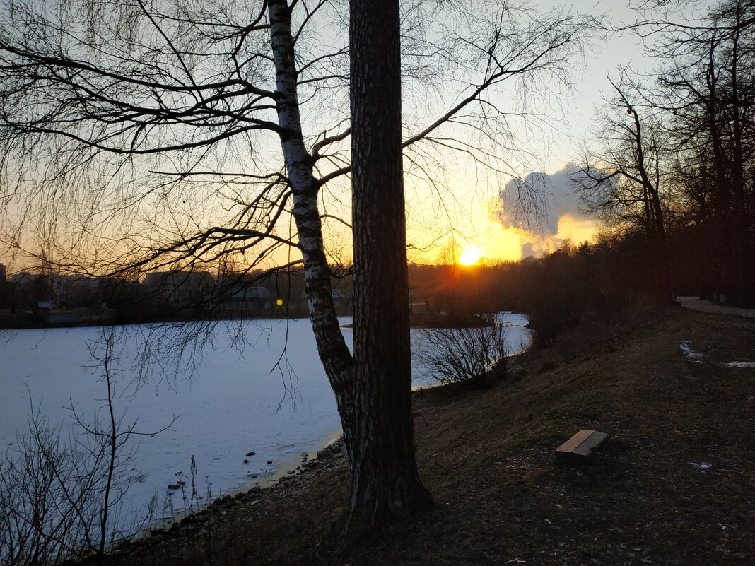 Солнце садилось - Андрей Лукьянов Солнце садилось - Андрей Лукьянов
