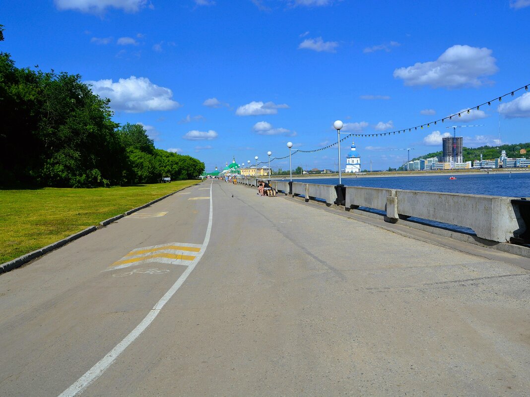 Чебоксары. Историческая набережная летом. - Пётр Чернега Чебоксары. Историческая набережная летом. - Пётр Чернега