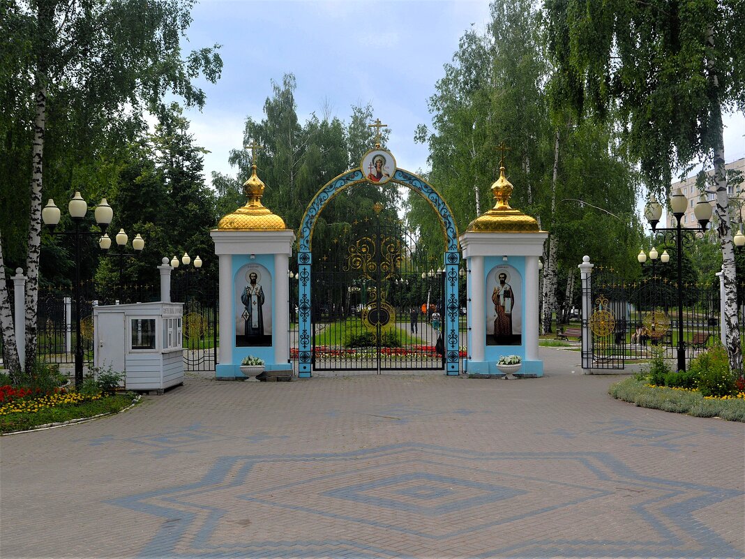 Чебоксары. Ворота Покровско-Татианинского собора. - Пётр Чернега