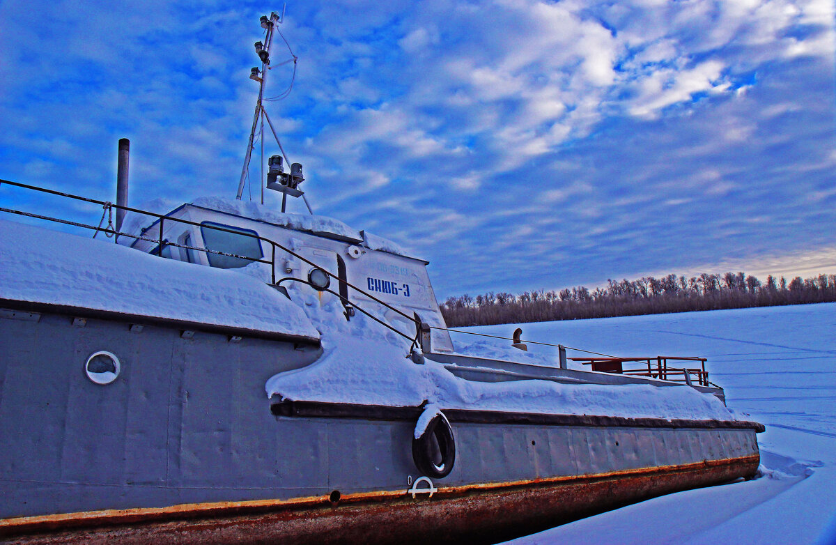 Зима...Катер на приколе! - Владимир Зима...Катер на приколе! - Владимир