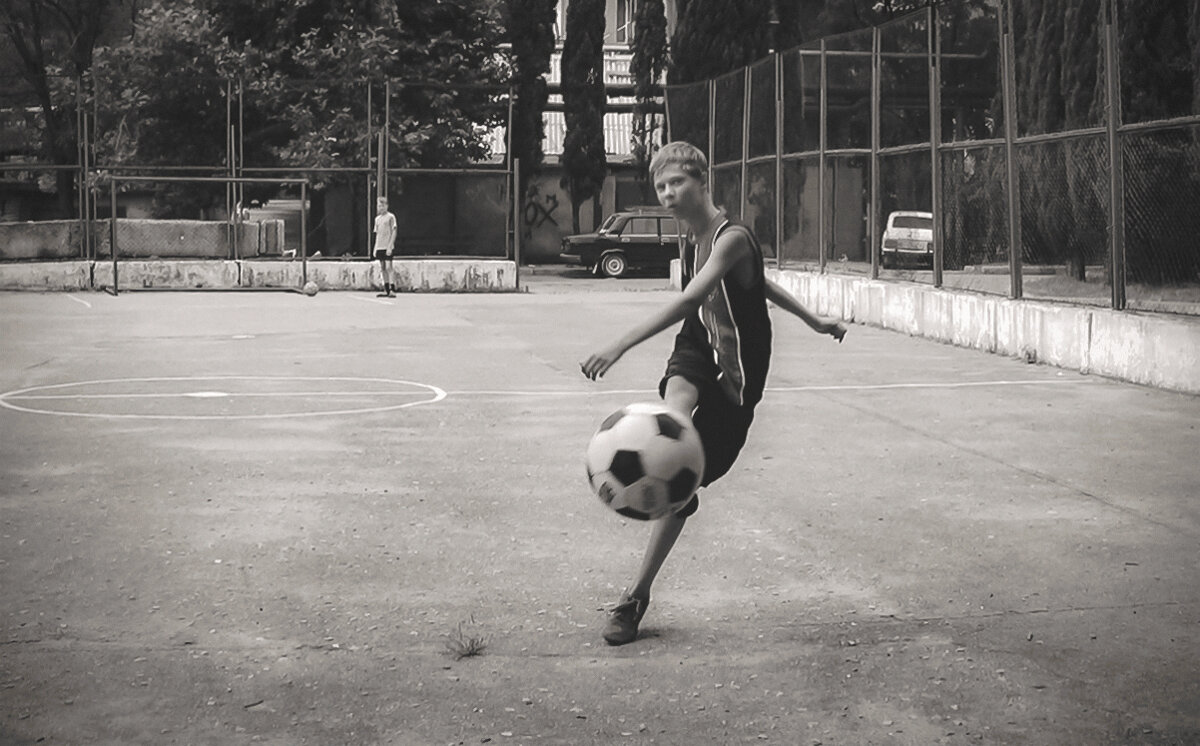 Удар в створ(чб) - Сергей Царёв Удар в створ(чб) - Сергей Царёв