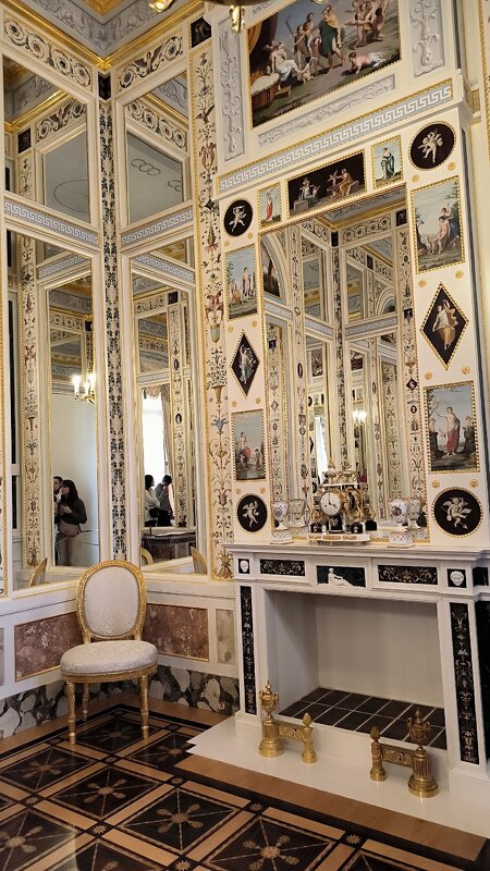 В Серебряном кабинете Зубовского флигеля. - Ольга В Серебряном кабинете Зубовского флигеля. - Ольга