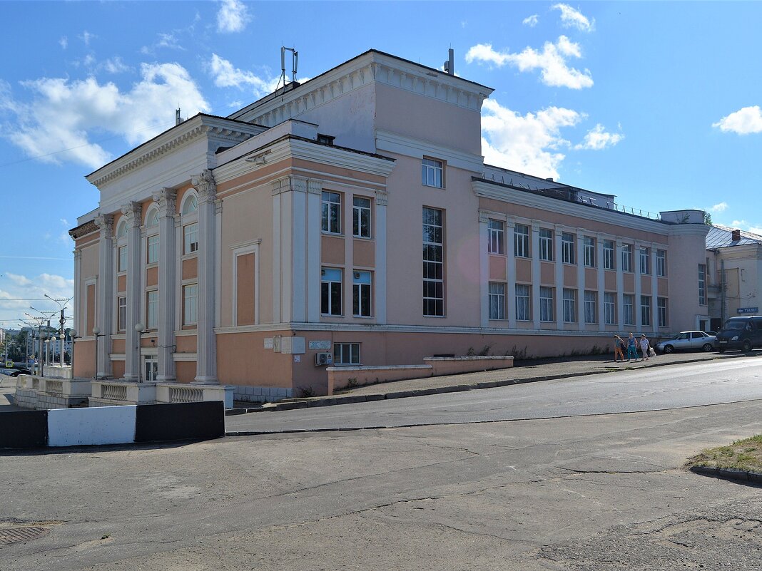 Чебоксары. Здание кинотеатра "Родина". - Пётр Чернега Чебоксары. Здание кинотеатра "Родина". - Пётр Чернега