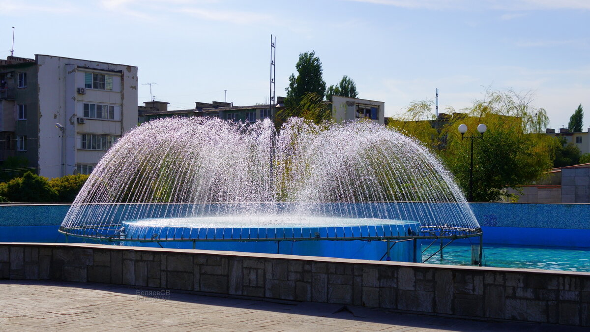Фонтан у театра - Сергей Беляев
