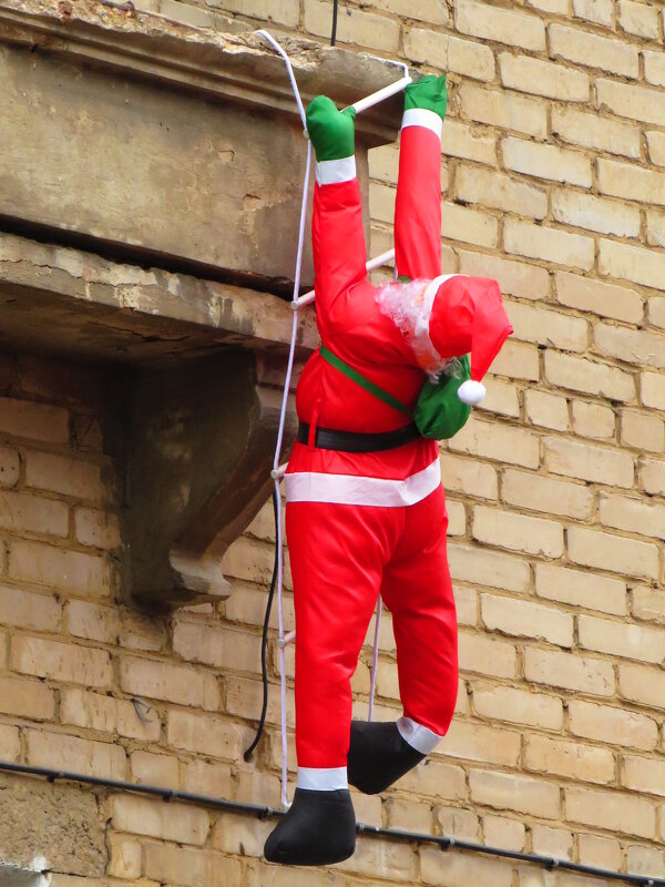 Лезет в окошко - Андрей Снегерёв