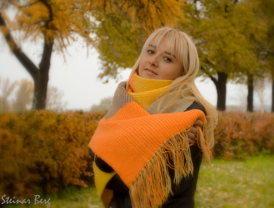 girl wearing a scarf in autumn - Steinar Berg 