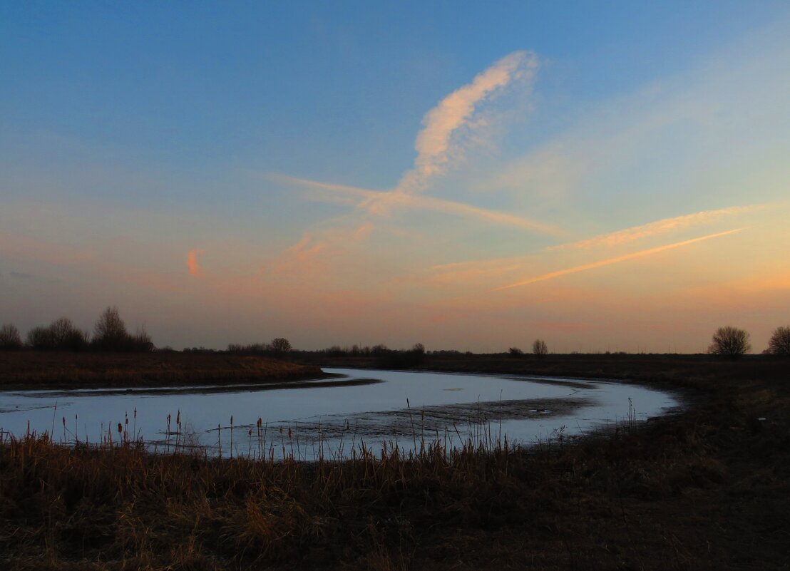 Небо над вечерней рекой - Андрей Снегерёв Небо над вечерней рекой - Андрей Снегерёв