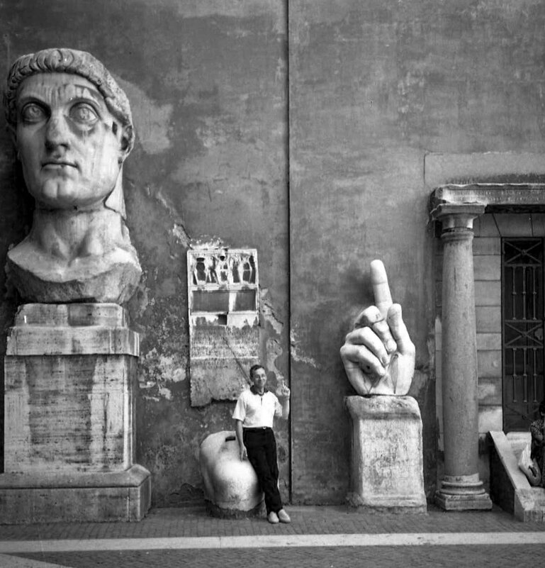 В музее. - Борис Бутцев