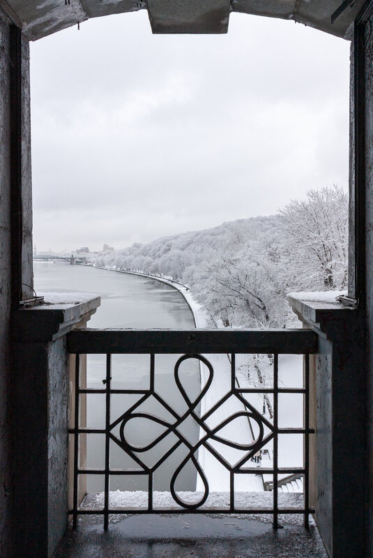 Замковое окно. - Alexandr Gunin Замковое окно. - Alexandr Gunin