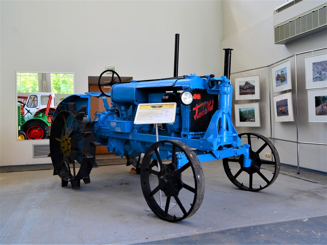 Чебоксары. Пропашной колёсный трактор Универсал У – 2. - Пётр Чернега Чебоксары. Пропашной колёсный трактор Универсал У – 2. - Пётр Чернега