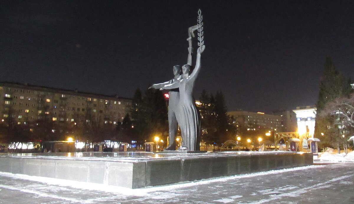 На главной площади - Андрей Макурин