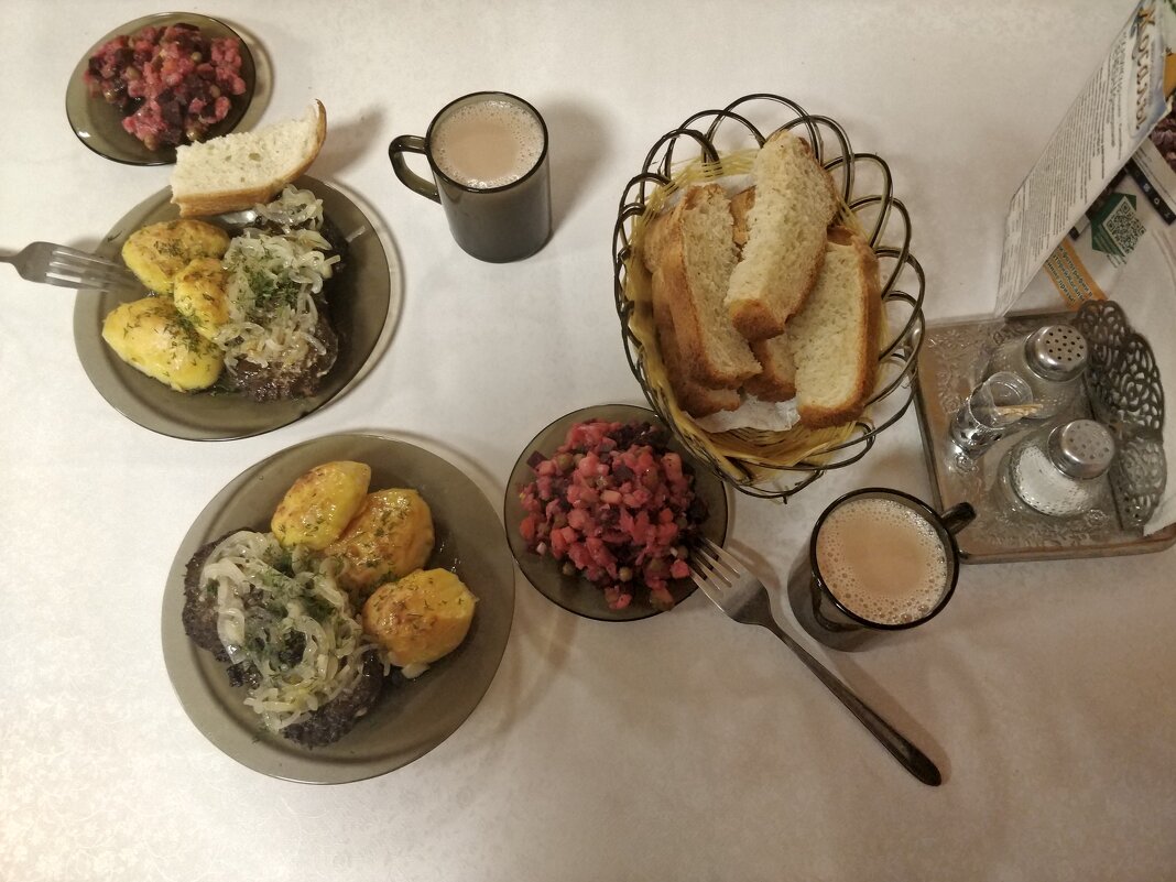 Ужин - Андрей Хлопонин Ужин - Андрей Хлопонин