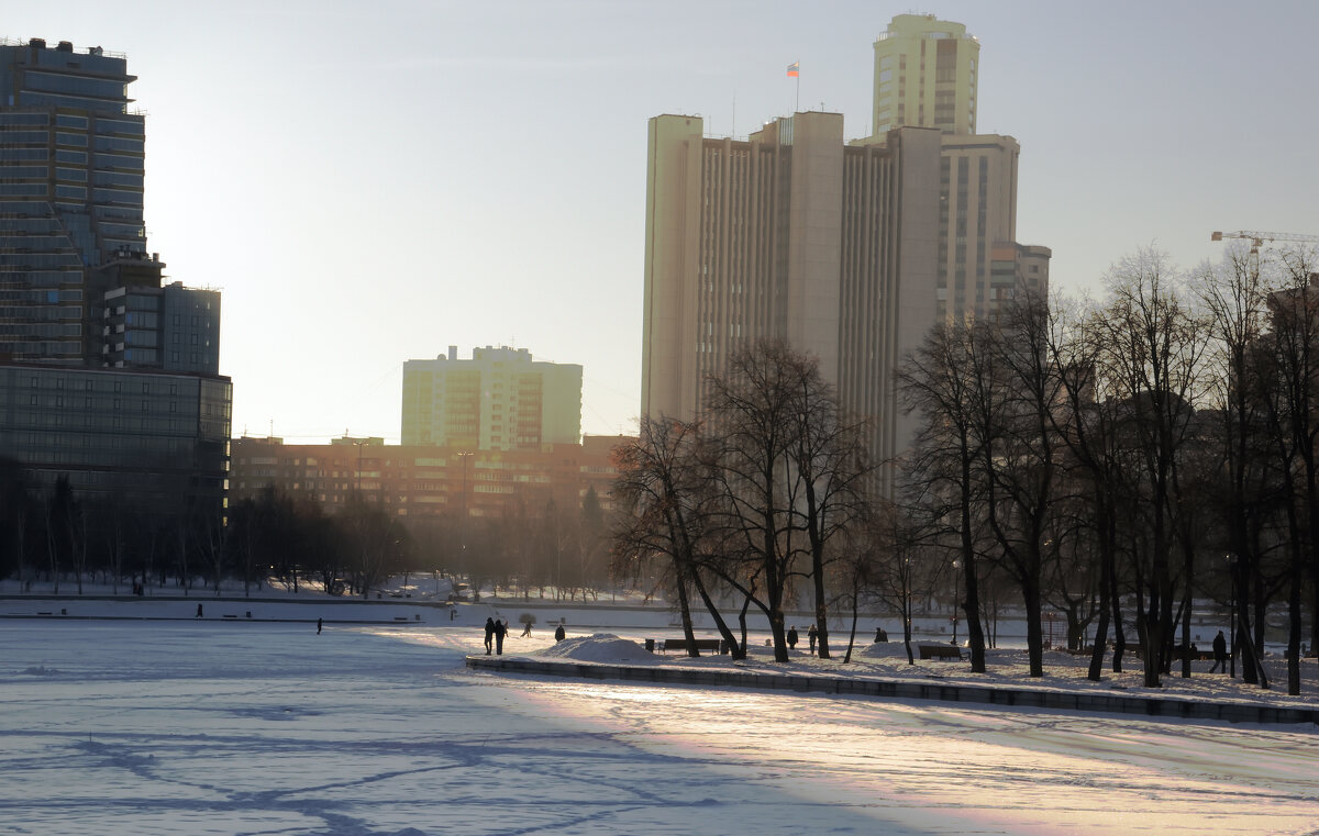 Стрелка городского пруда - Сергей Сергеев Стрелка городского пруда - Сергей Сергеев